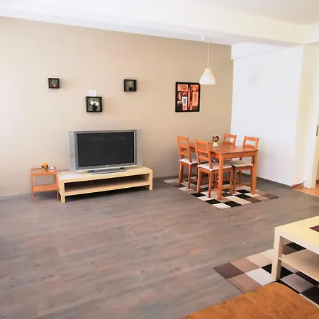 King Apartment *